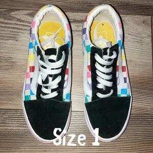 Kids Checkerboard Old Skool Vans in EUC and clean condition